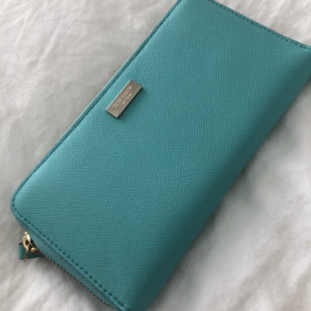 KATE SPADE ZIP AROUND WALLET